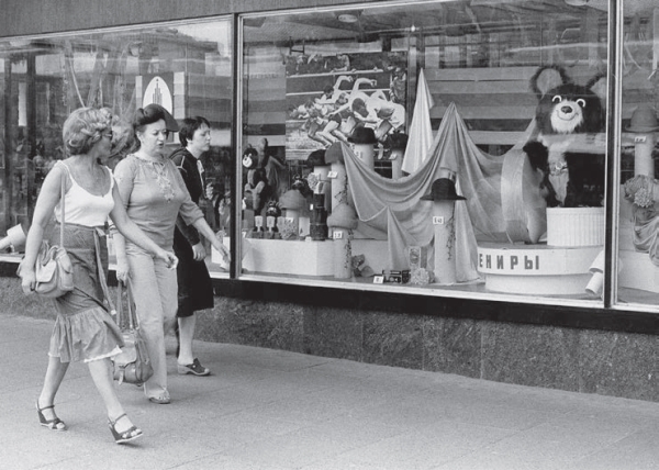 Витрины магазинов летом 1980 года радовали глаз неизбалованных москвичей.  / AP