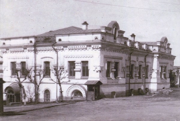 Дом Ипатьева со стороны Вознесенского переулка. 1918 г.  / ГА РФ