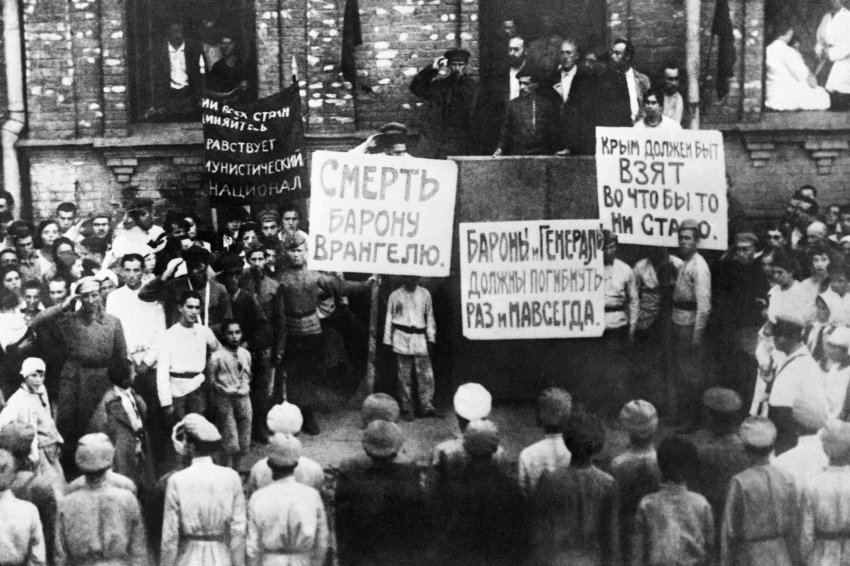 Митинг в поддержку Красной армии во время Гражданской войны. 1920 год. / ТАСС