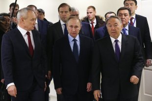 Путин и Назарбаев посетили фармзавод под Петербургом