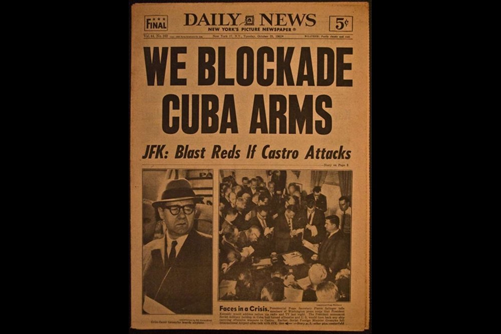 "Мы блокировали кубинские ракеты" - заголовок передовицы "Daily News".