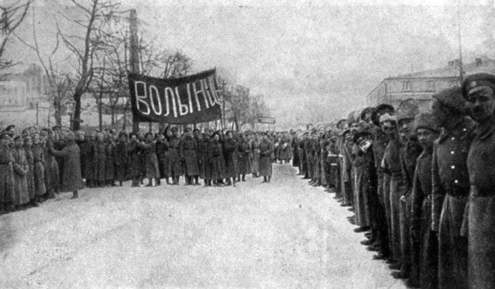 Март 1917 года. Волынский полк перешел на сторону революции.