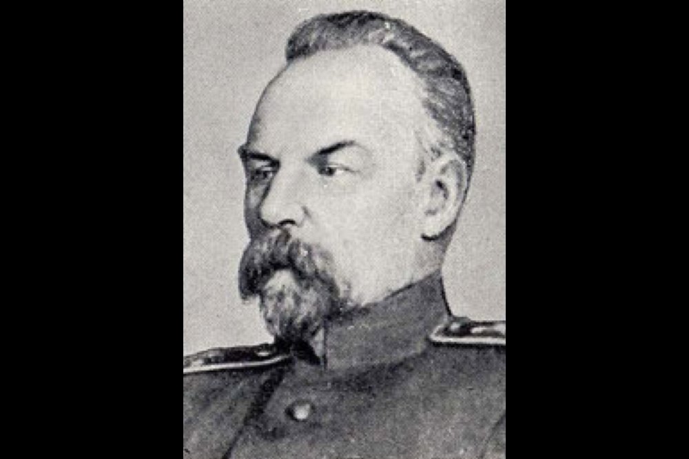Генерал-лейтенант Н.И. Геништа, начальник Александровского училища.