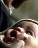 Согласно решению суда клинические исследования вакцин на малышах должны быть запрещены. Фото: АР