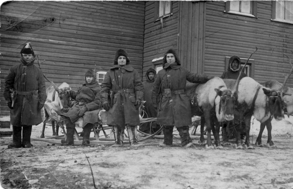 Американские капралы роты М 339-го полка перед отправкой из Пинеги в Архангельск. 1919 год.