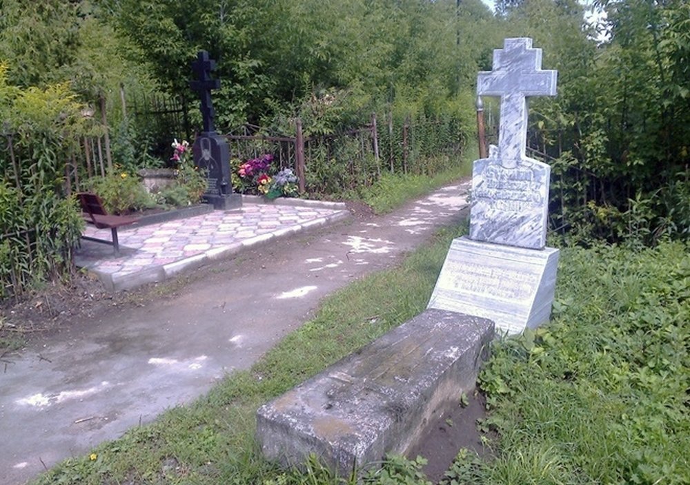 Могила Алексея Сурнина в Туле.