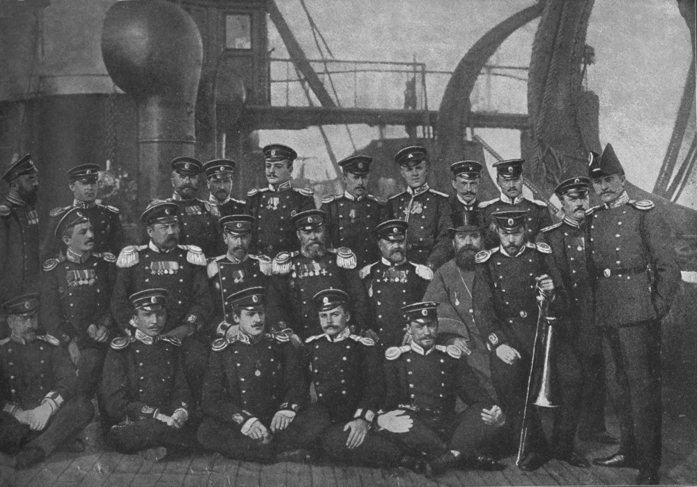 Офицеры крейсера перед выходом в поход 2-й Тихоокеанской эскадры. 1904 год.