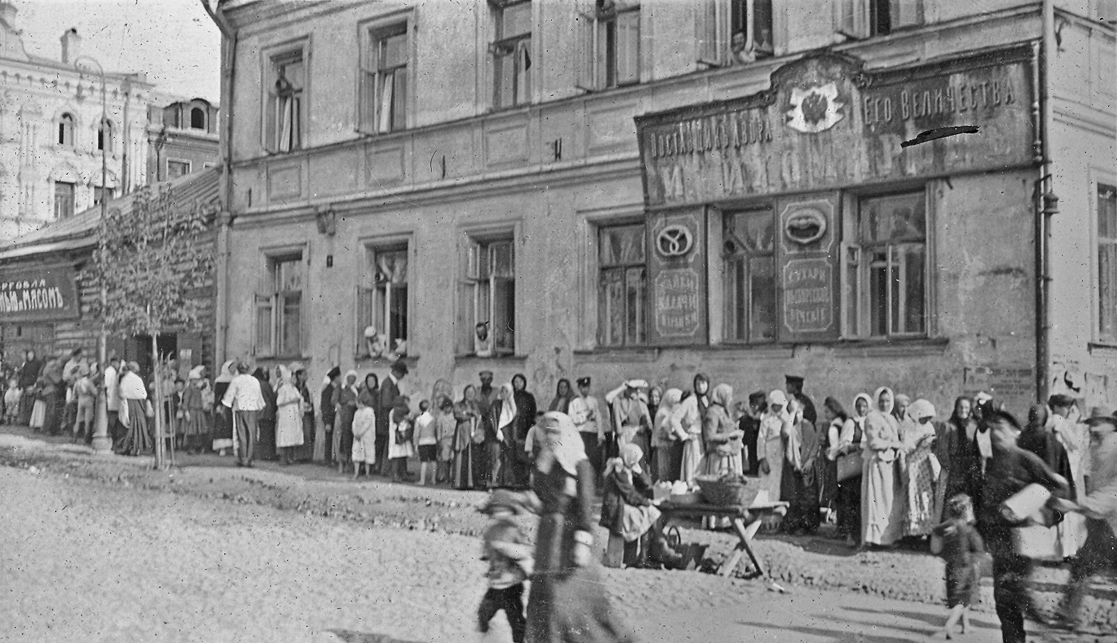 Очередь за хлебом в Москве в августе 1917 г.