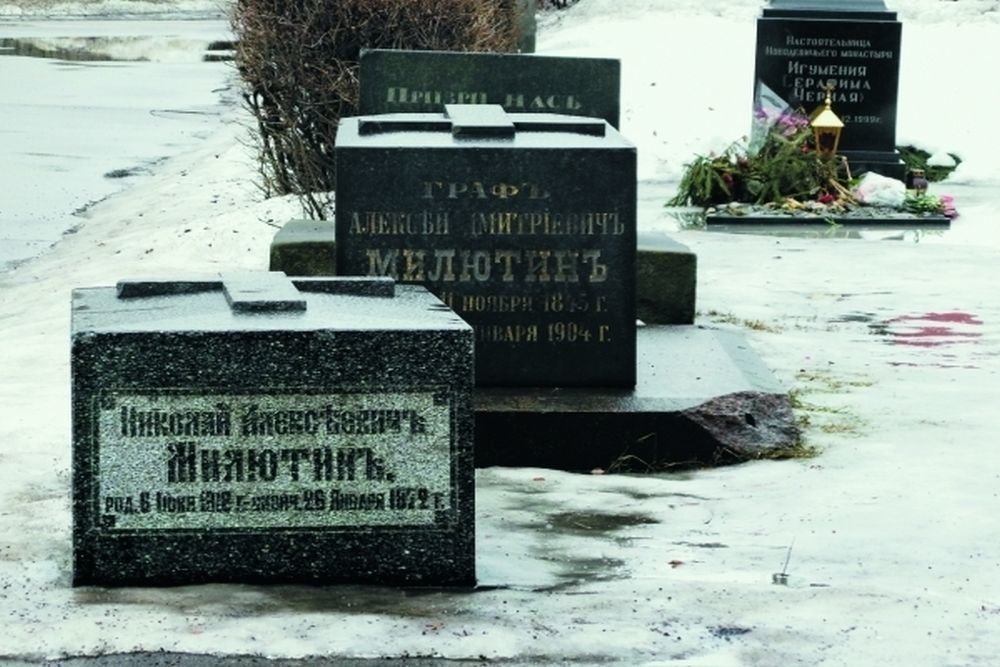 Семейное захоронение Милютиных без надгробия главы семьи. Так все выглядело в 2015-м. / Артемий Гордеев