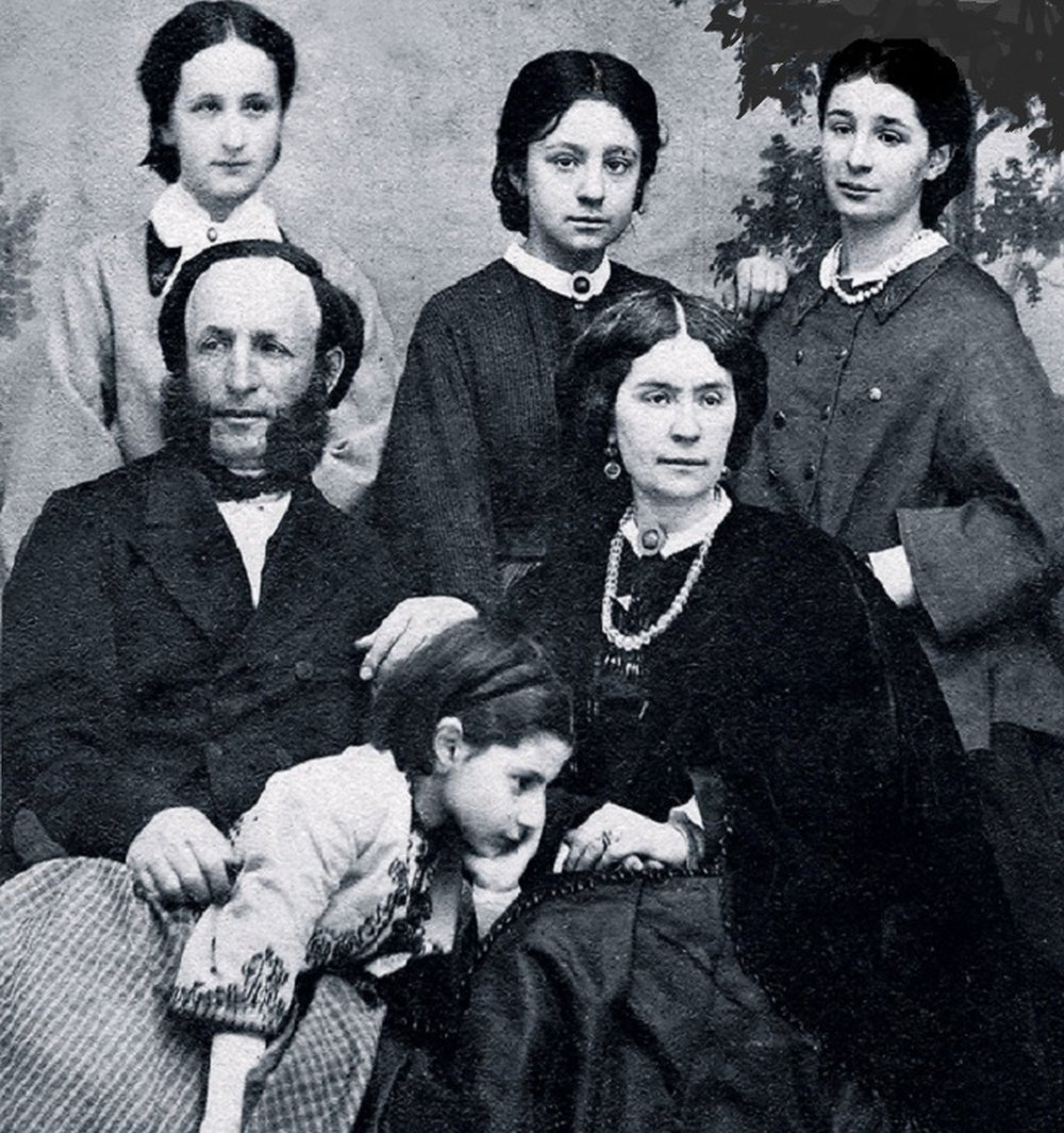 Иван Айвазовский с женой Юлией Гревс и дочерьми. Слева направо: Елена, Александра, Мария, на коленях - Жанна.