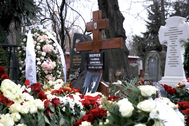 Галину Волчек похоронили на Новодевичьем кладбище