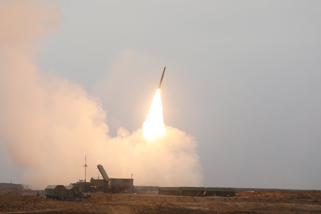 Видео: системы ПВО отразили ракетный удар условного противника