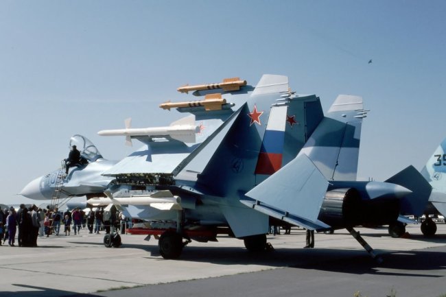 На параде в честь юбилея ВМФ России покажут палубные истребители