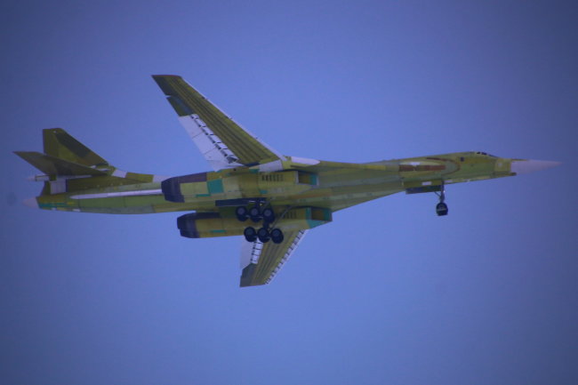 Построенный с нуля ракетоносец Ту-160М совершил первый полет
