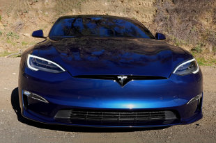 Владелец топовой Tesla рассказал всю правду о качестве электромобиля
