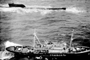    50 лет назад капитан Молодкин снял пять десятков моряков с аварийной подлодки в штормовом море 