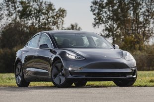 Tesla пытается нажиться на клиентах, которые не согласны долго ждать авто