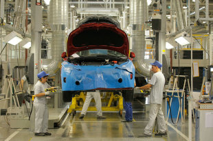 Автомобильный концерн Stellantis приостановит работу завода в России