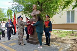    В Волгограде открыли памятник генерал-полковнику Родимцеву 