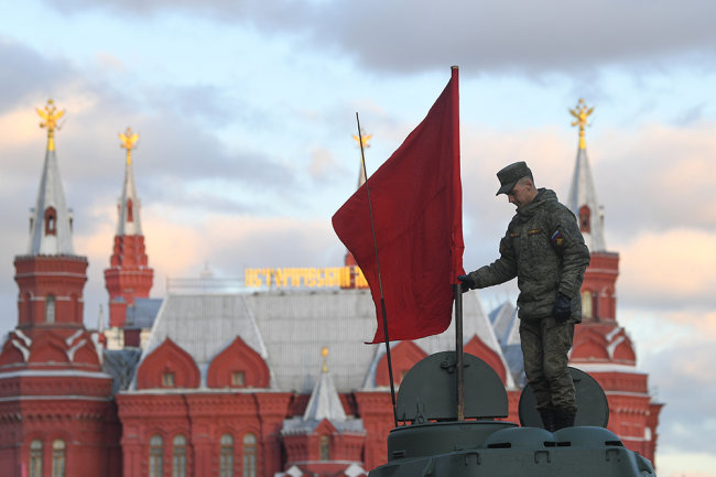 Военный парад на Красной площади. Онлайн