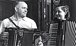 Совместное выступление Георгия Константиновича Жукова и его дочери Эры. Москва, 1944 год.