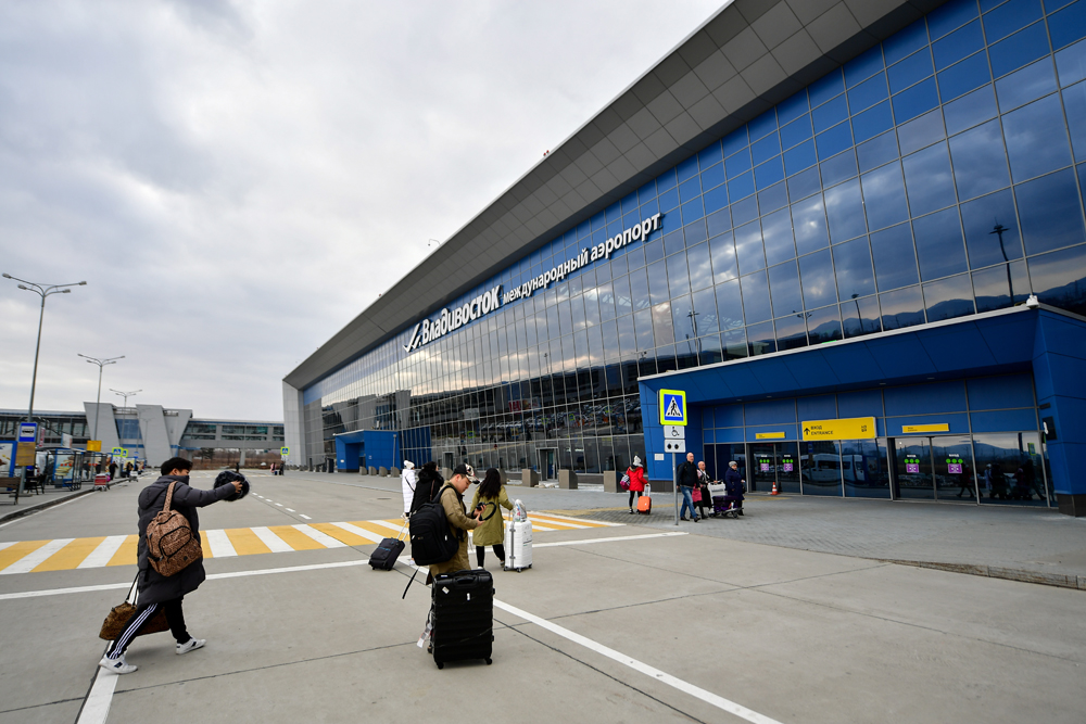 Стало известно имя аэропорта Владивостока - Российская газета