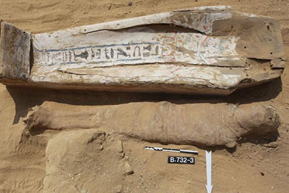 В Египте у стен древнейшей пирамиды найдены десятки странных мумий -  Российская газета