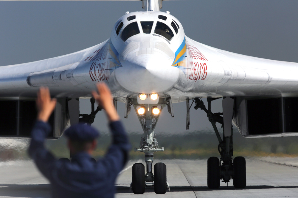 Модернизированный стратегический Ту-160М передан на испытания - Российская  газета
