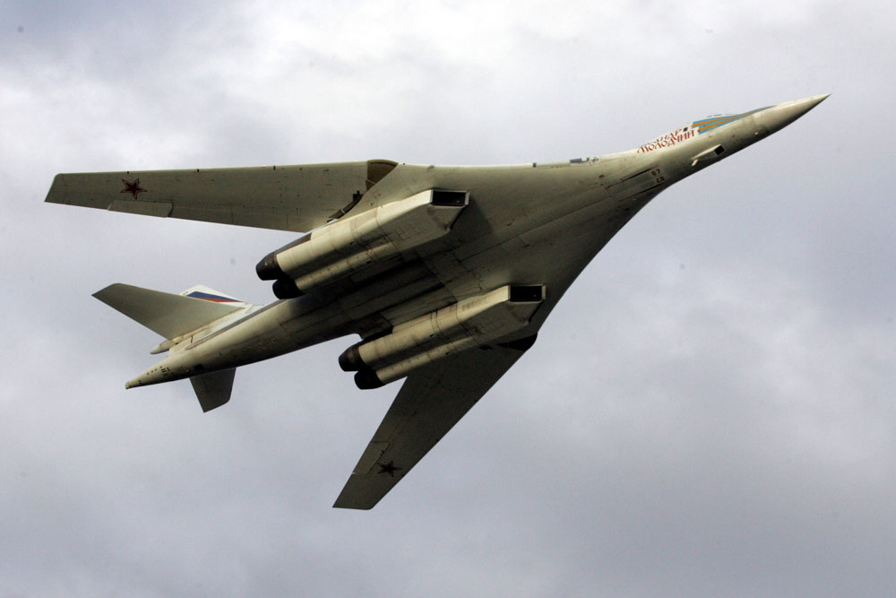 Стратегические Ту-160 оснастят ракетами "Кинжал" - Российская газета