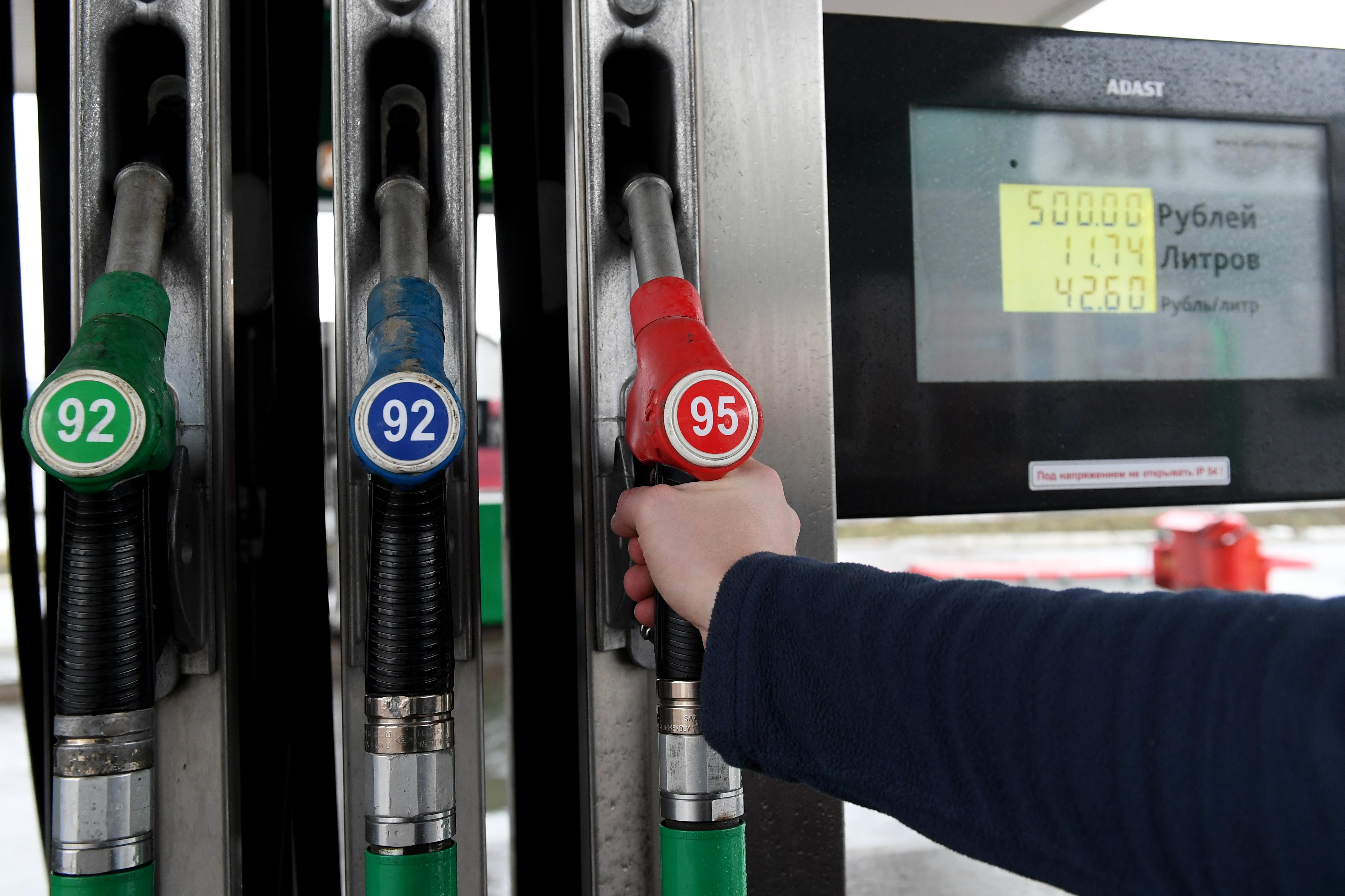 Какой бензин лучше: 92-й или 95-й, и можно ли заливать один вместо другого?