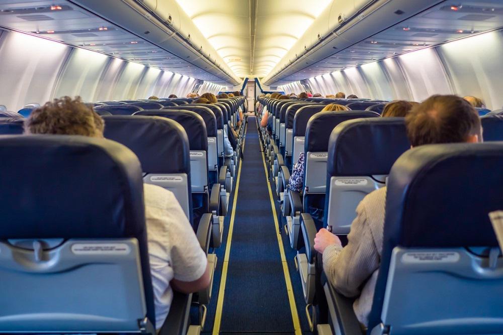 Чем мы дышим в самолете: специалисты развенчали популярные мифы - Российская газета