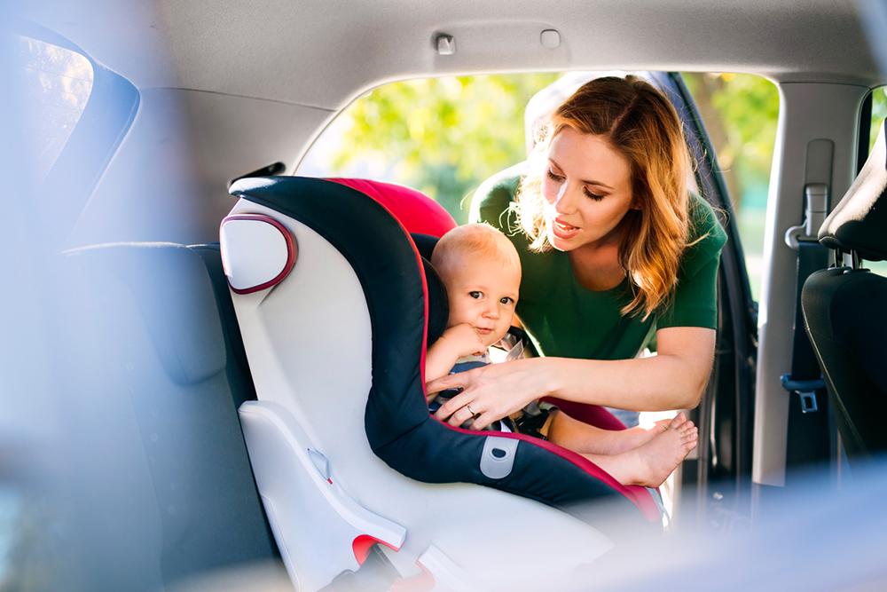 Какое место в автомобиле наиболее безопасно для ребенка - Российская газета