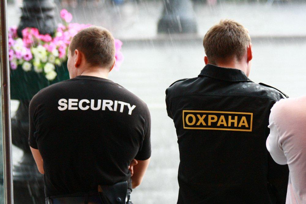 В Росгвардии определили, как должны работать частные охранники - Российская  газета