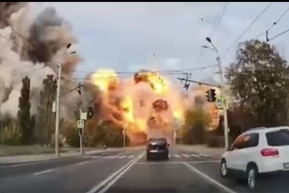 Мощные взрывы в Днепропетровске показали на видео - Российская газета