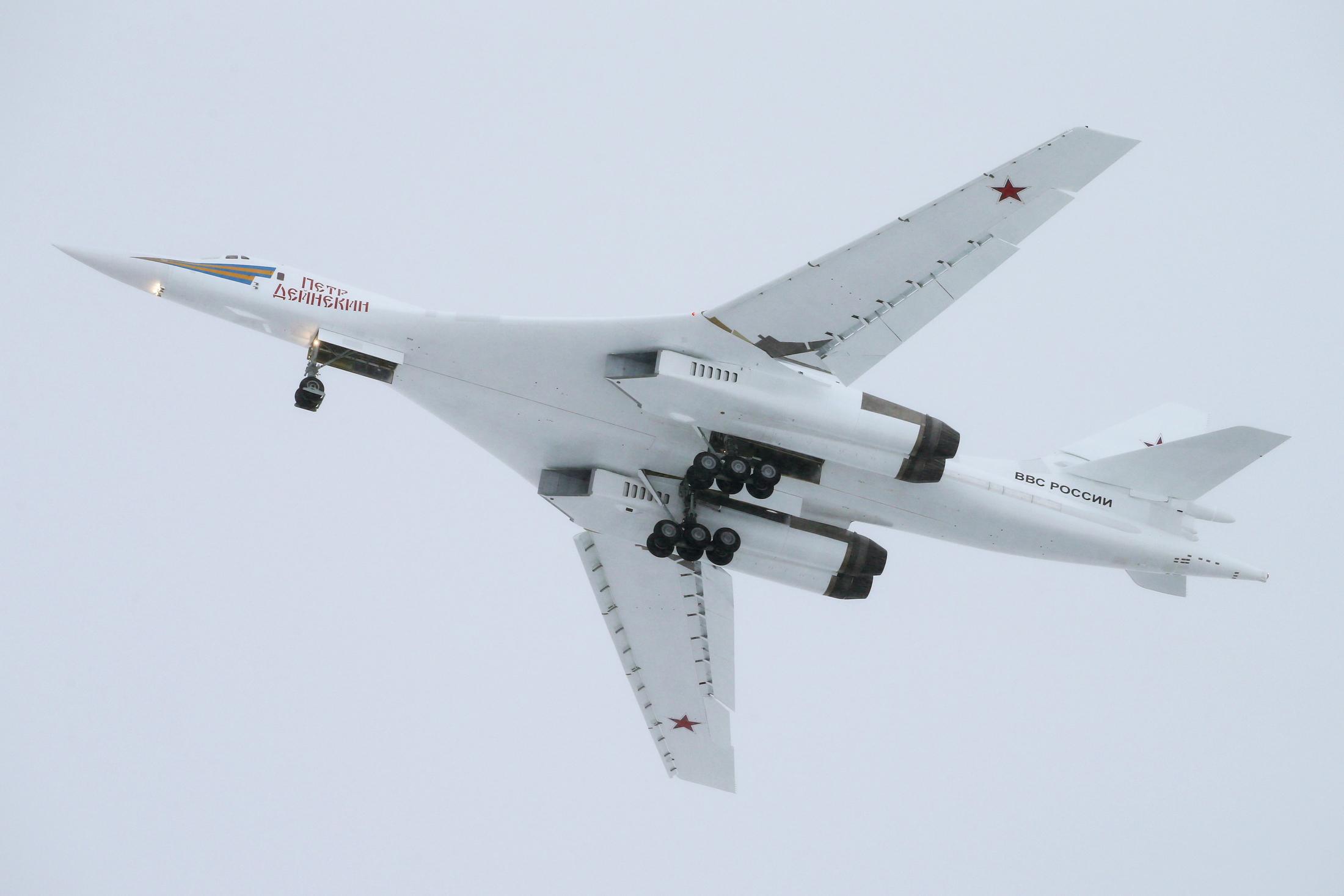Охота за "Белым лебедем": что убедило США в превосходстве Ту-160 -  Российская газета