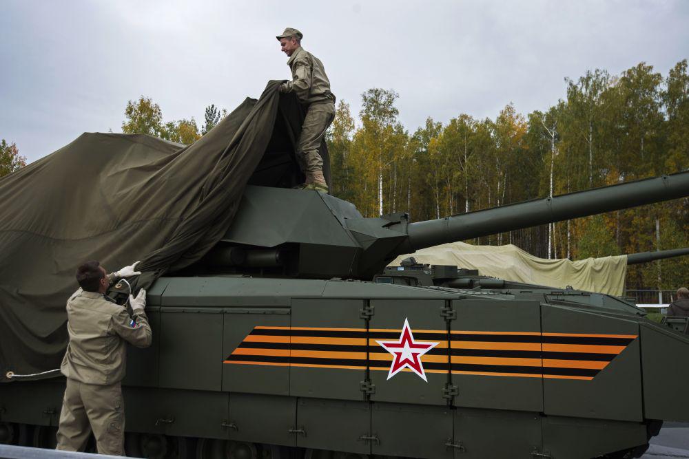 Серийное производство танка "Армата" начнется в 2022 году - Российская  газета